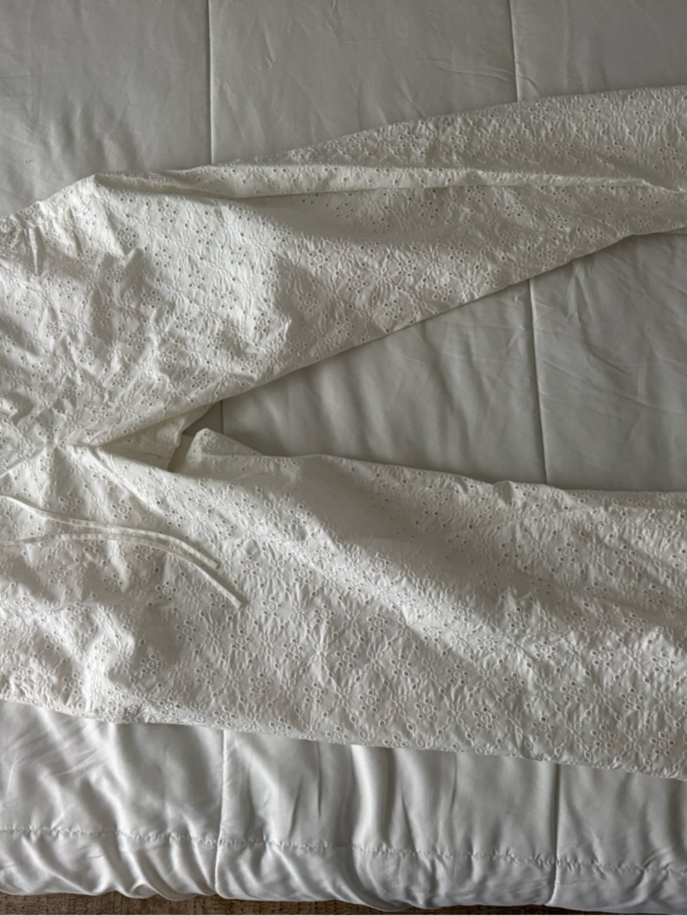 Abercrombie & Fitch White Eyelet Drawstring pants - Picture 2 of 5